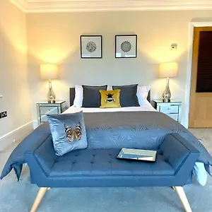  Homestay Private - The River At Burway House On The River Thames