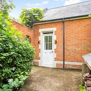  Apartment The Annexe - Beautiful Apartment With Garden Close To Heathrow And Windsor
