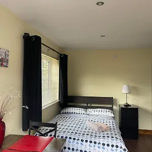  Apartment Studio-1-staines/heathrow/london-own Entrance